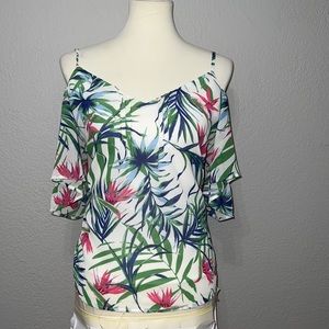 Open shoulder summer top
